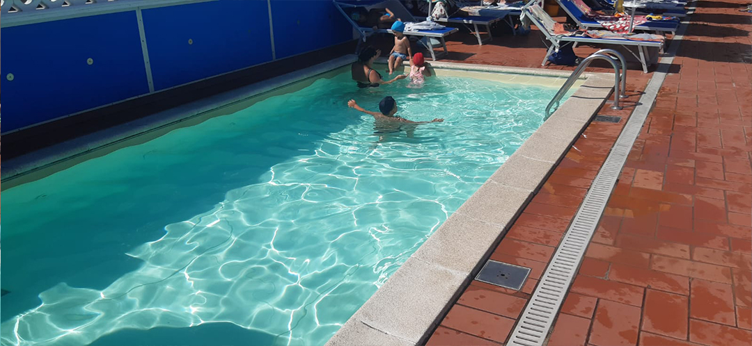 Hotel Pistoia piscina